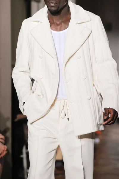 Look 3